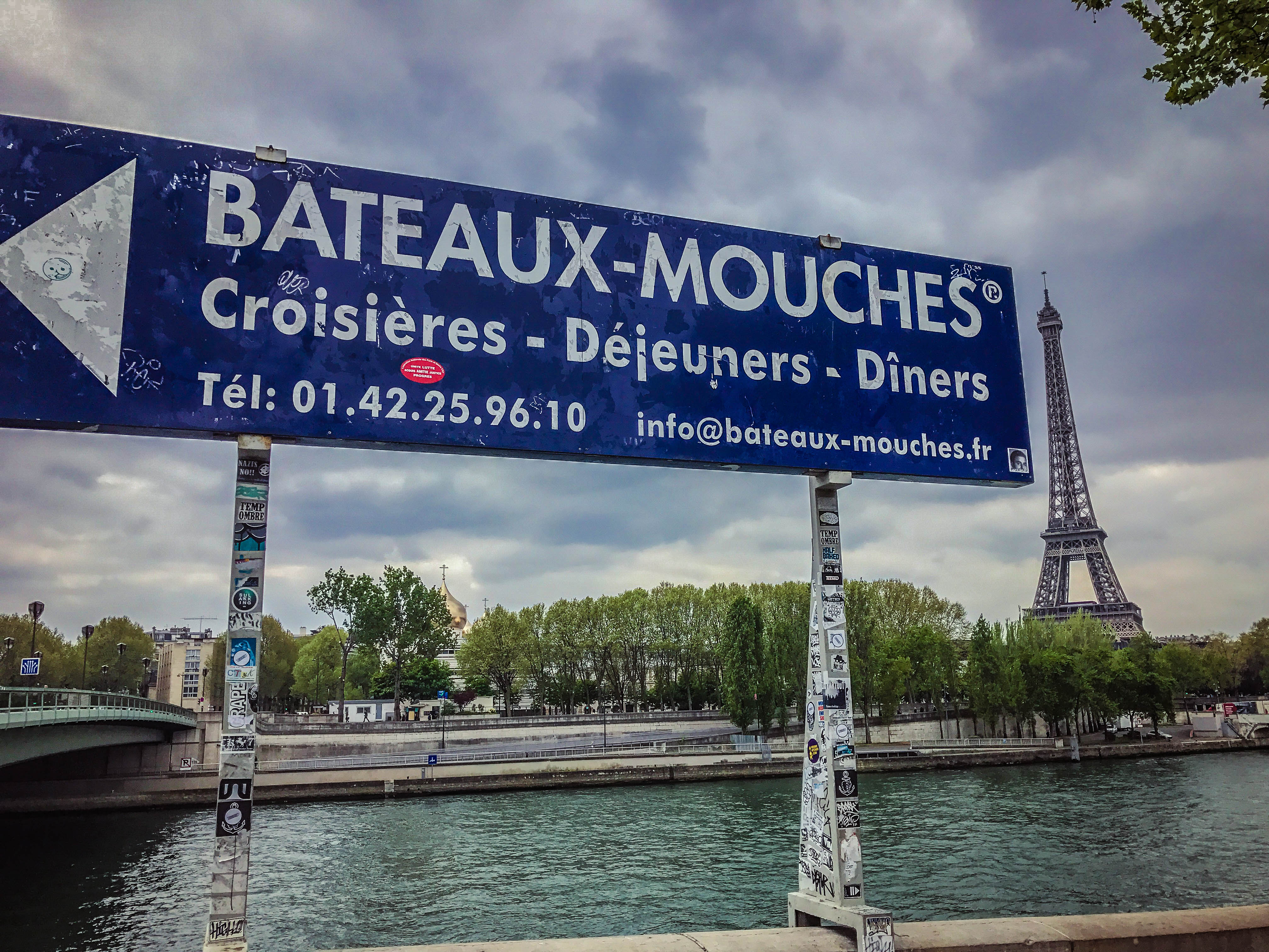 bateaux-mouches-sign-hillfamily-dot-net